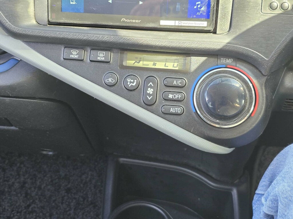 Toyota Aqua   #23