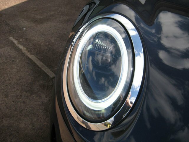 Mini Hatch 1.5 Cooper Exclusive Hatchback Steptron RV72UAK Black #6