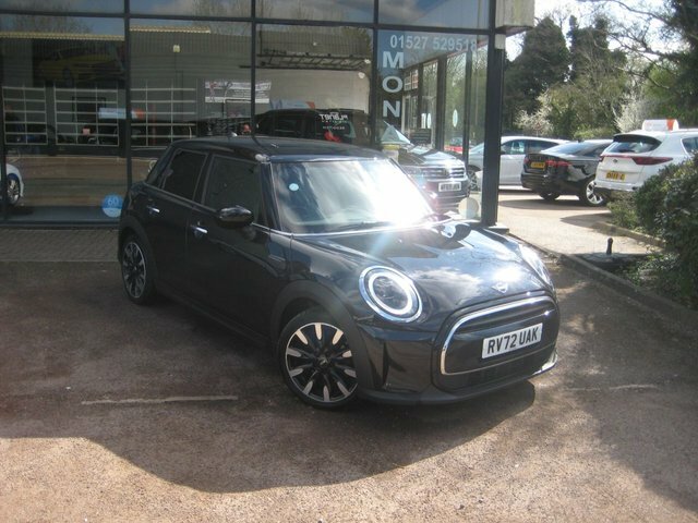 Mini Hatch 1.5 Cooper Exclusive Hatchback Steptron Black