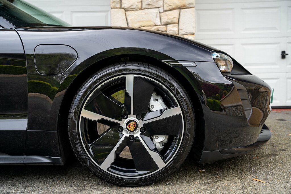 Porsche Taycan Performance Plus 93.4Kwh Turbo Saloon NX72CVF Black #4