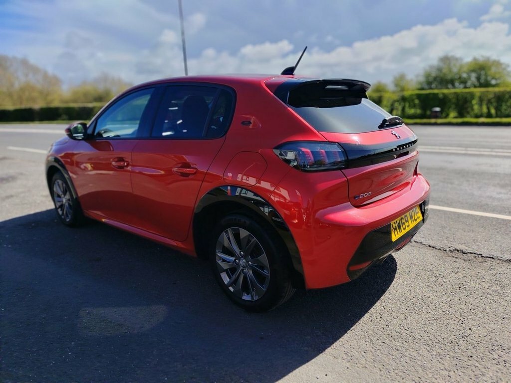 Peugeot e-208 Allure HW69MZE Red #4
