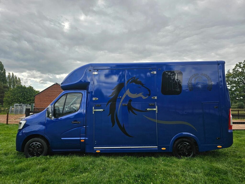 Renault Master 2.3 3.5T Equus Horse Truck Blue