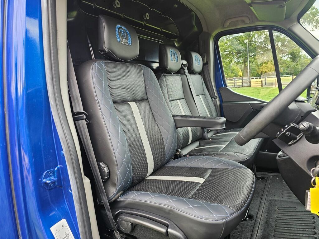 Renault Master 2.3 3.5T Equus Horse Truck YX70MUO Blue #3