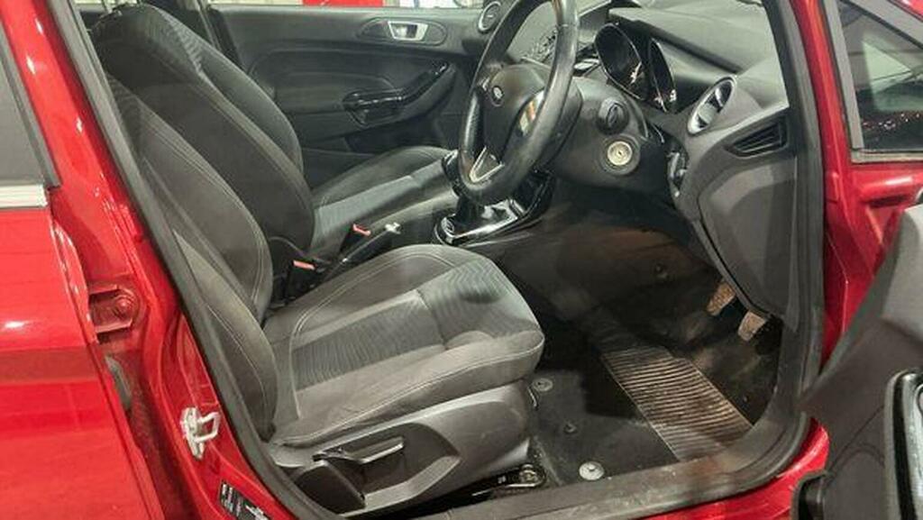 Ford Fiesta 1.25 Zetec Euro 6 201616 CE16FBZ Red #5