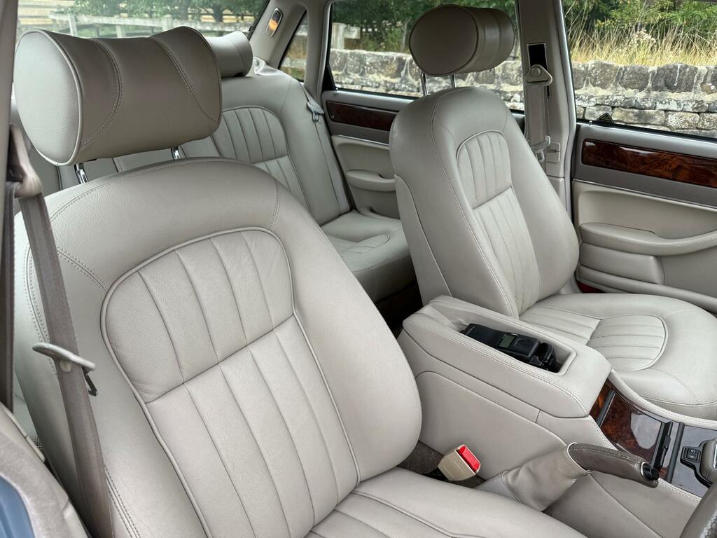Jaguar XJ He Red #25