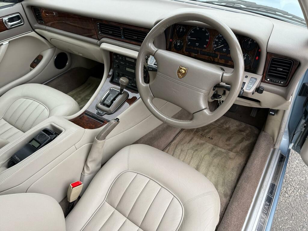 Jaguar XJ He Red #24
