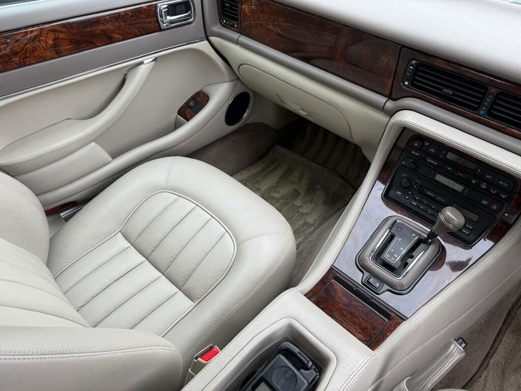 Jaguar XJ He Red #44