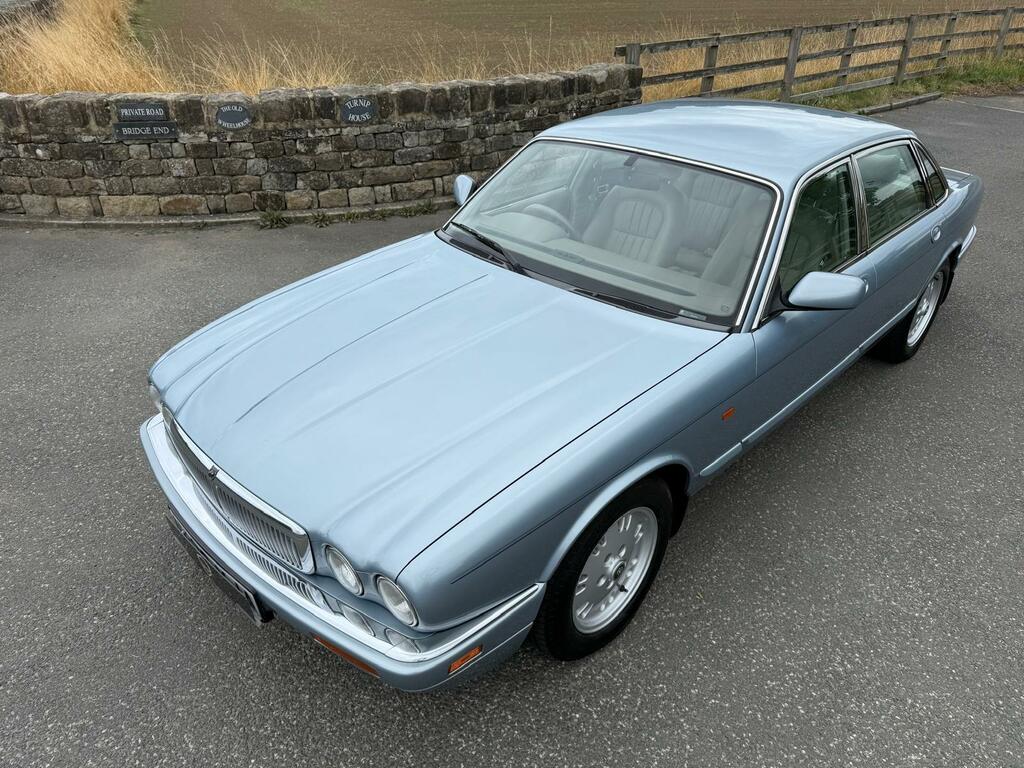 Jaguar XJ He Red #10
