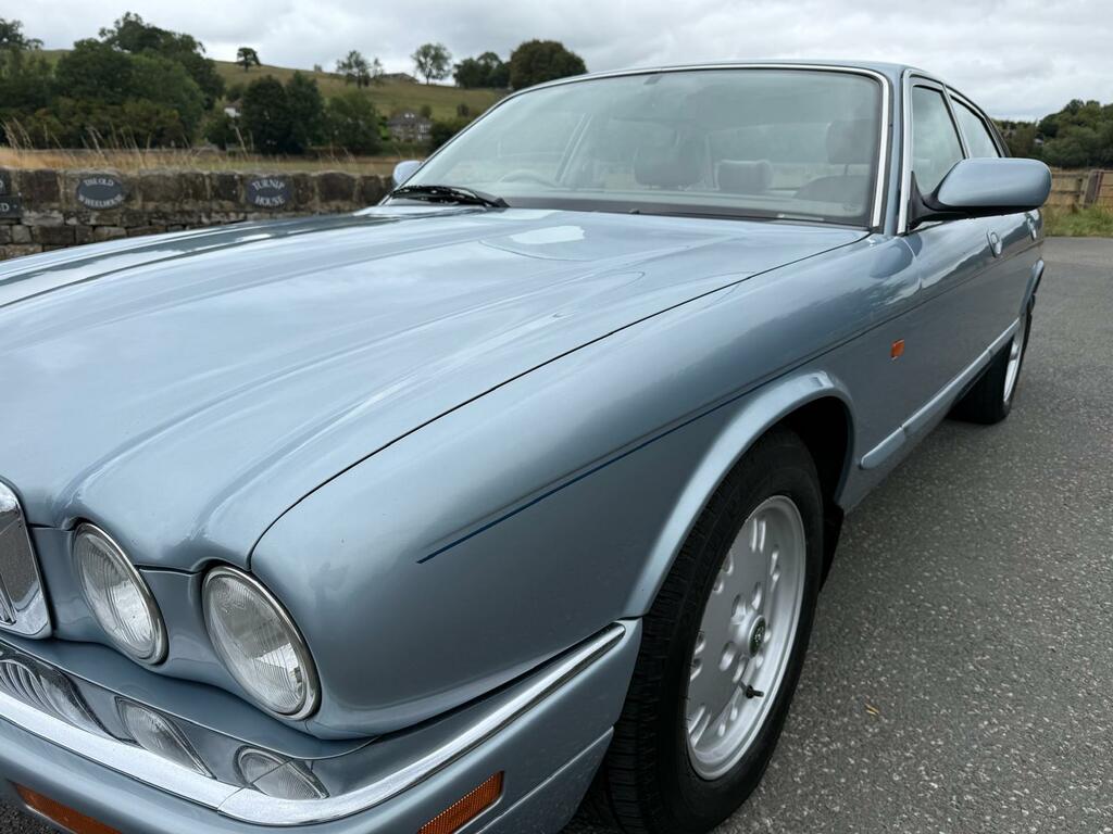 Jaguar XJ He Red #23