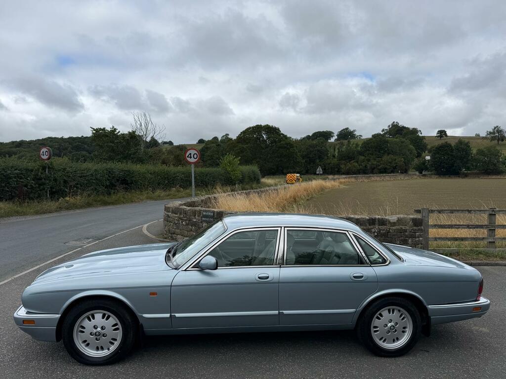 Jaguar XJ He Red #5