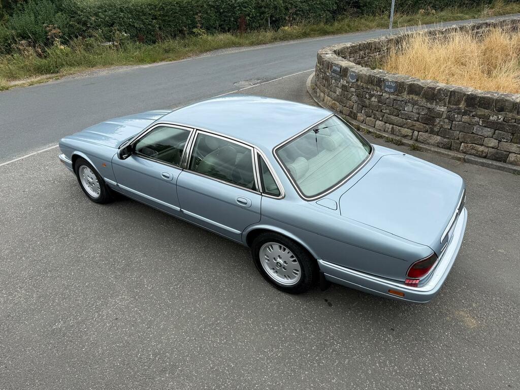 Jaguar XJ He Red #13