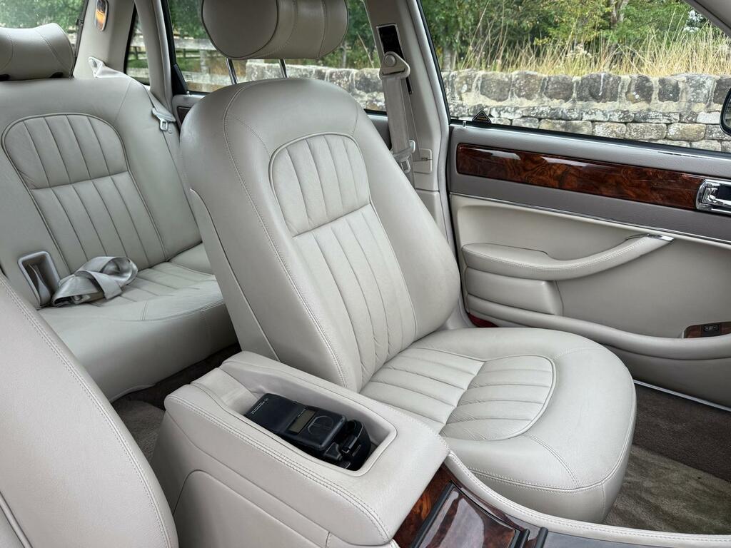 Jaguar XJ He Red #26