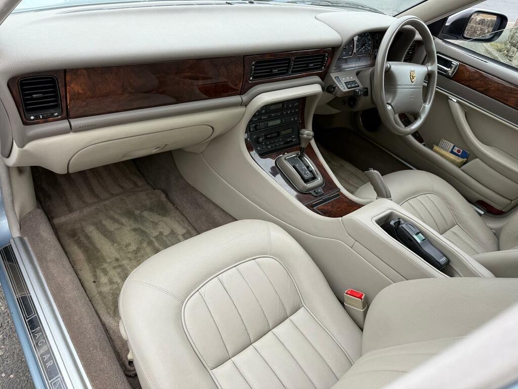 Jaguar XJ He Red #36