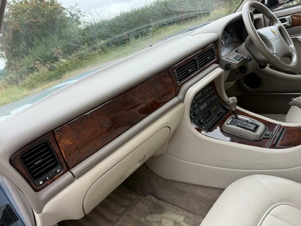 Jaguar XJ He Red #43