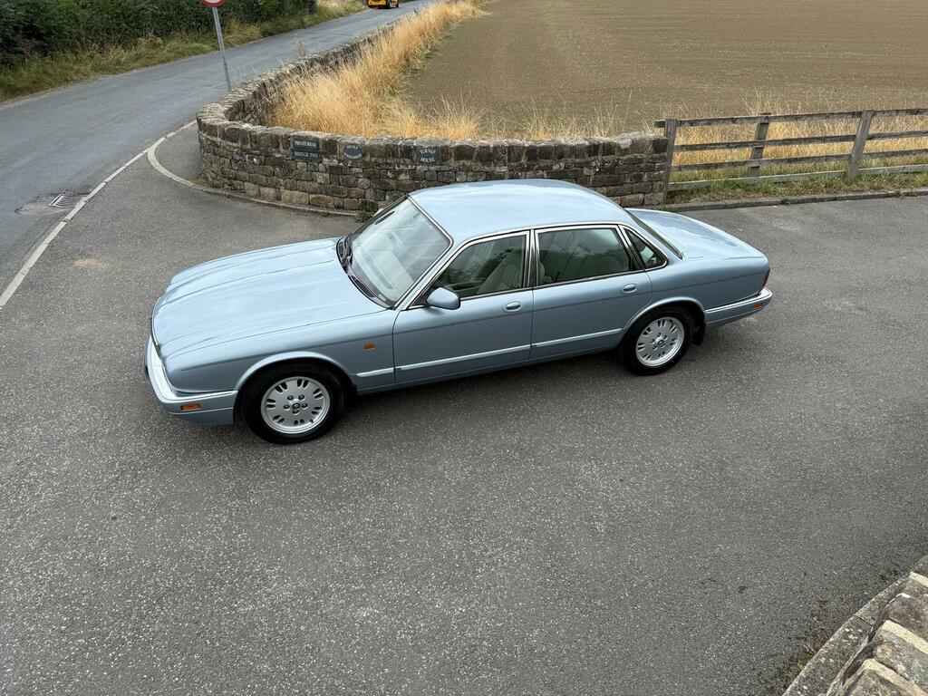 Jaguar XJ He Red #12