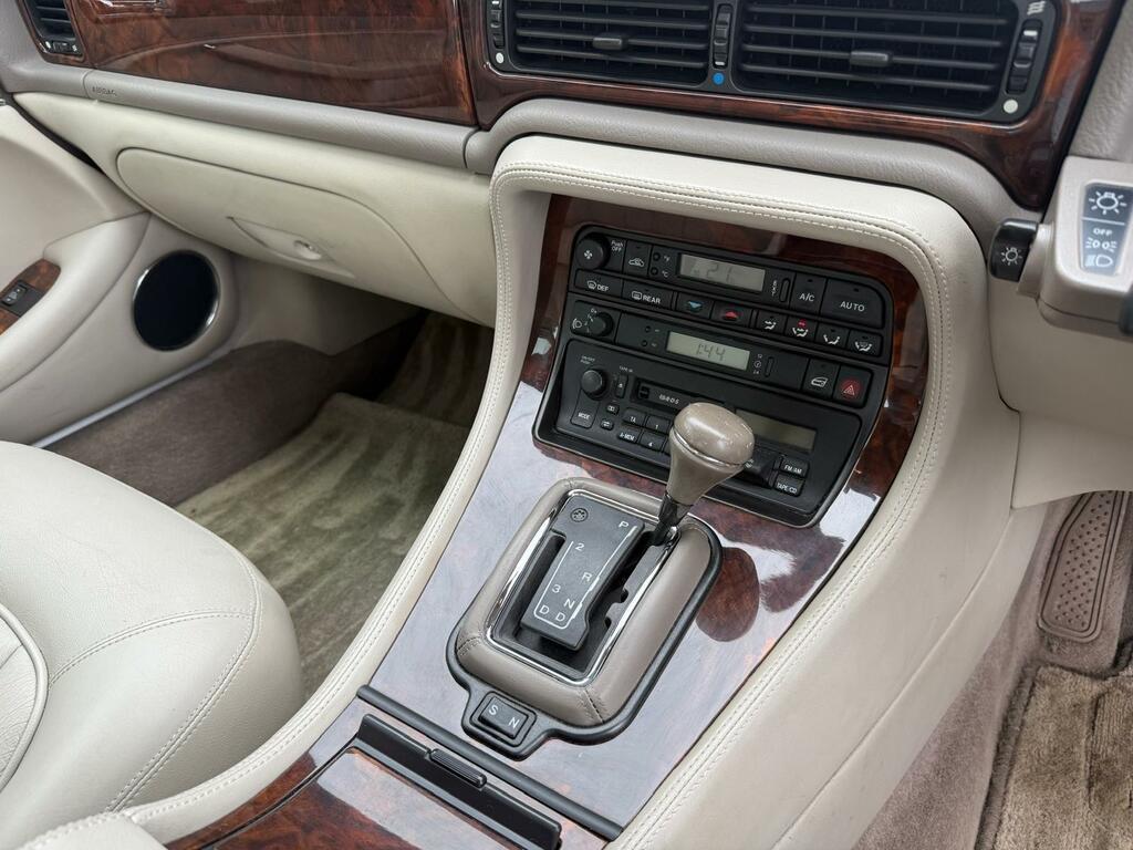 Jaguar XJ He Red #41