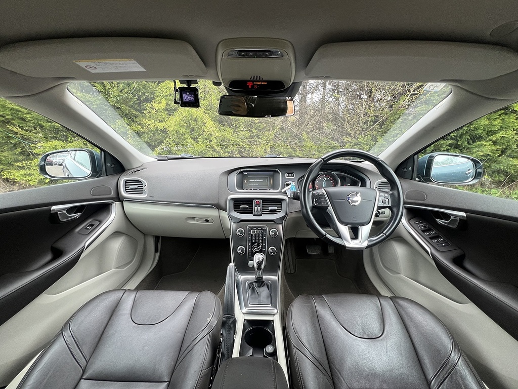 Volvo V40 T4 Se GN64JHZ #2