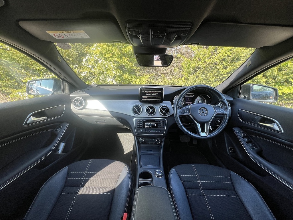 Mercedes-Benz GLA Class Gla 200 Sport Premium #2
