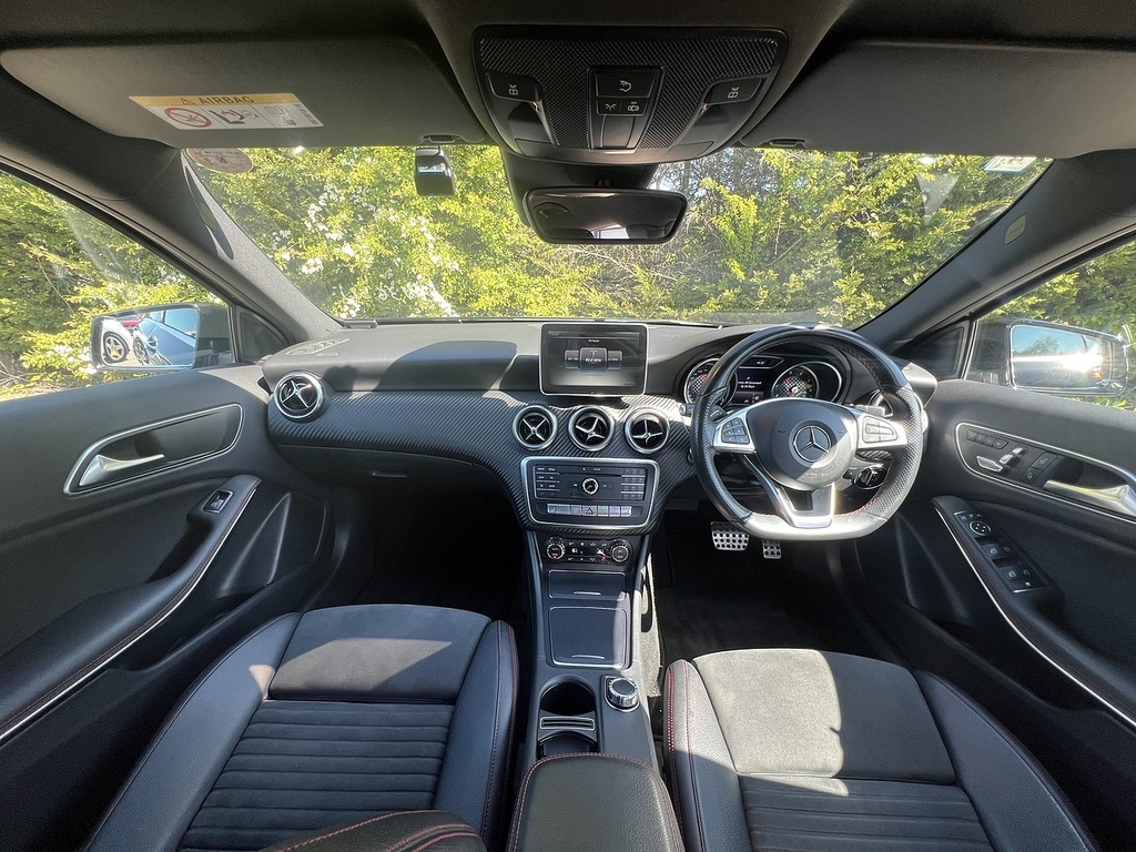 Mercedes-Benz A Class A 180 Amg Line Premium #2