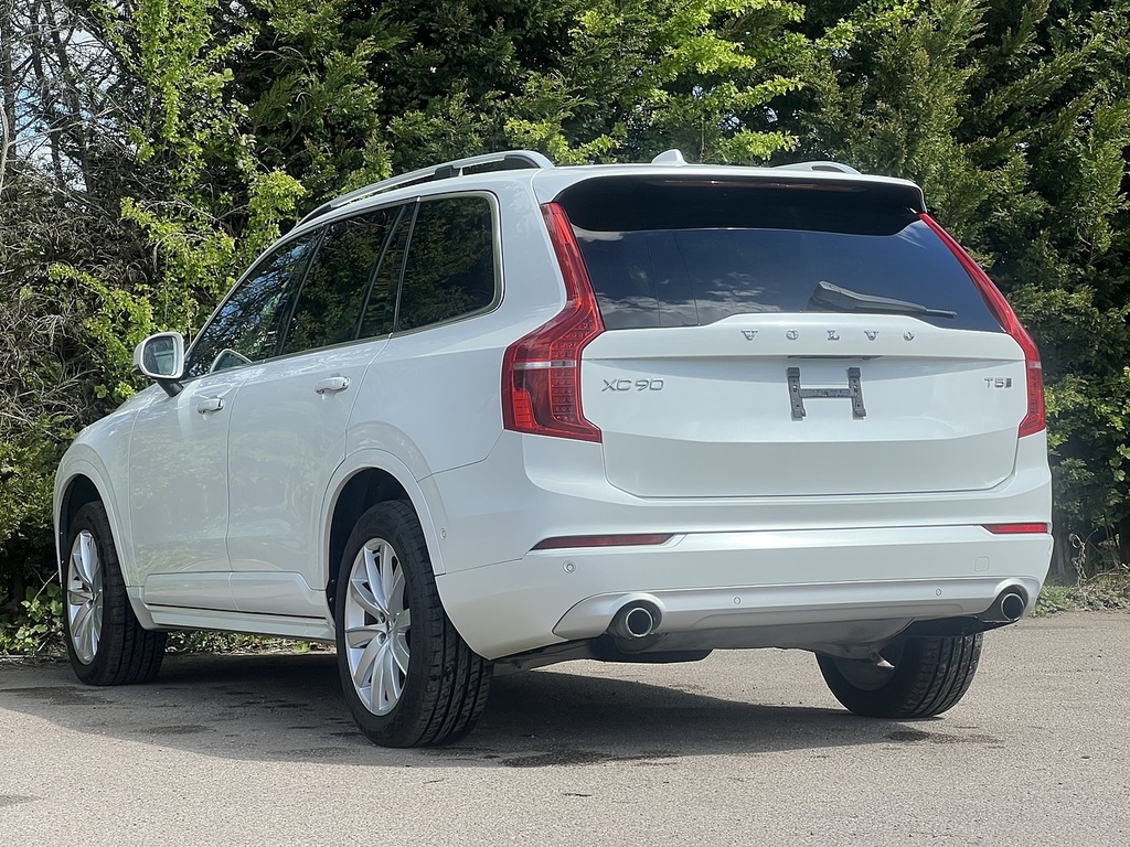 Volvo XC90 T5 Momentum Awd White #6