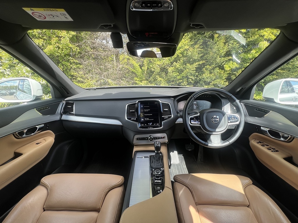 Volvo XC90 T5 Momentum Awd White #2