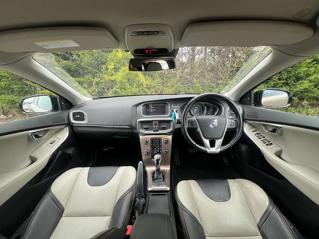 Volvo V40 T5 GN64JHV #2