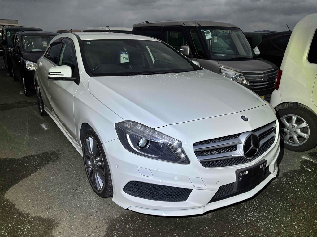 Mercedes-Benz A Class A180 Blueefficiency Amg Sport #2