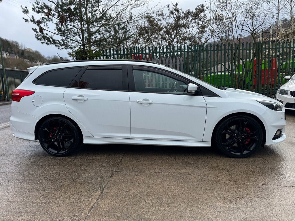 Ford Focus 2.0 Tdci St-3 Estate Euro 6 Ss PY17JYR White #4