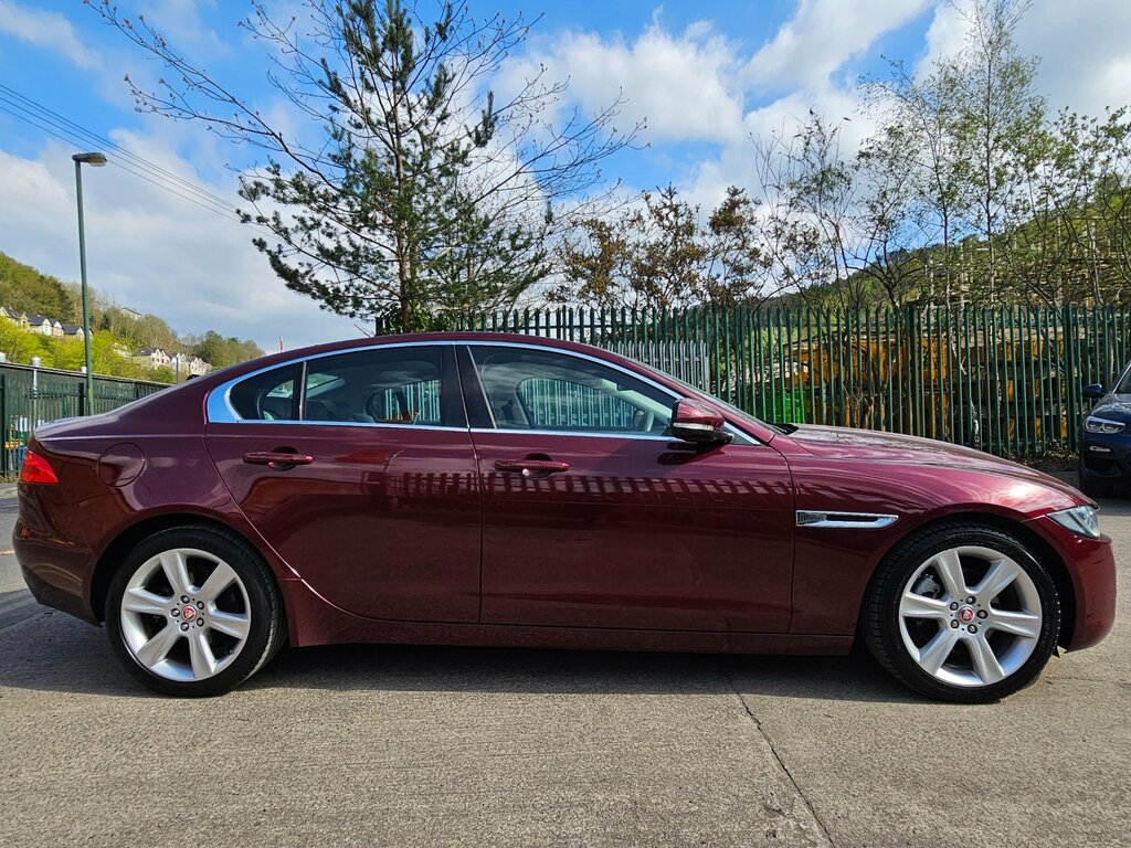 Jaguar XE 2.0D Portfolio Saloon Euro 6 Ss OV65KVZ Red #4