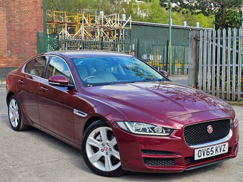 Jaguar XE 2.0D Portfolio Saloon Euro 6 Ss Red