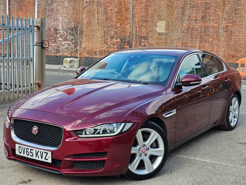 Jaguar XE 2.0D Portfolio Saloon Euro 6 Ss OV65KVZ Red #3