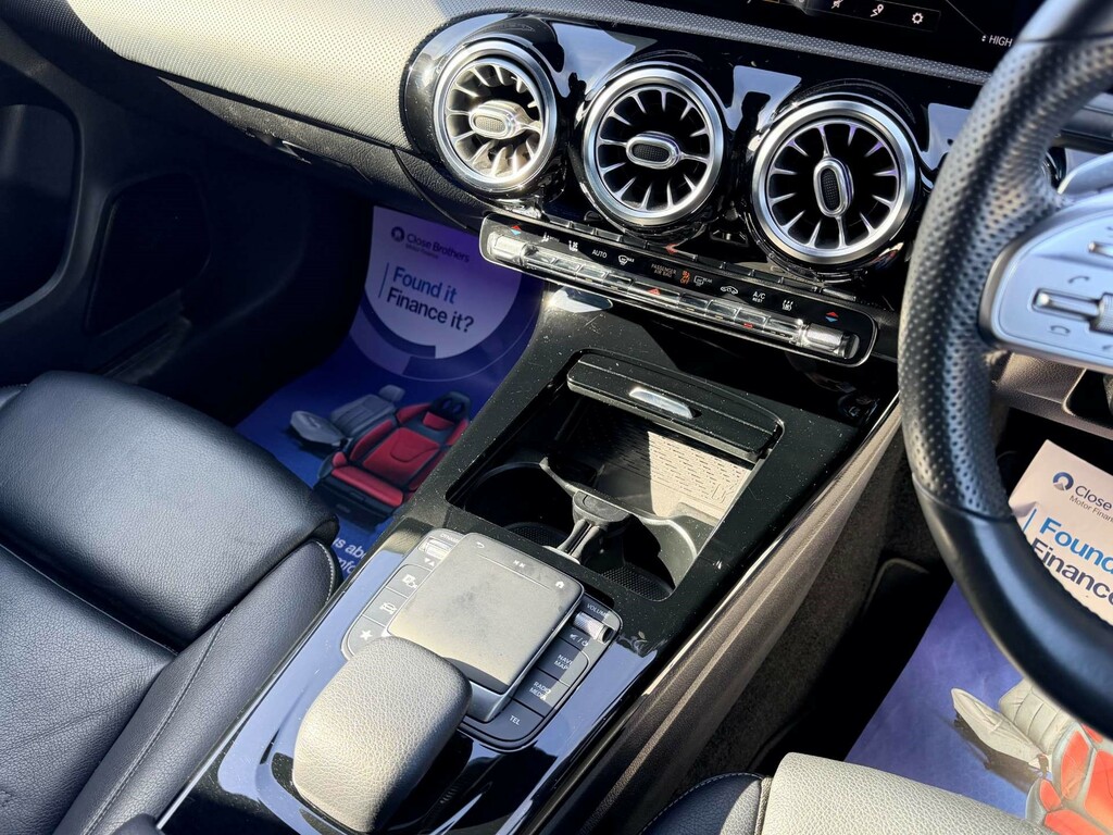 Mercedes-Benz 250 Hatchback Silver #26