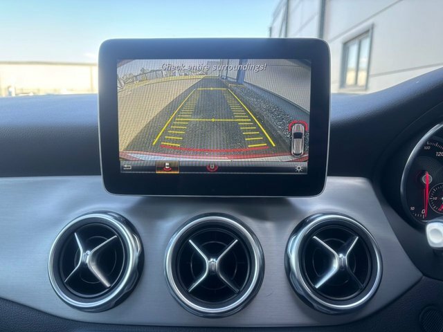 Mercedes-Benz GLA Class 2.1 Gla220d Amg Line Premium Plus Suv KP18YHK Red #3