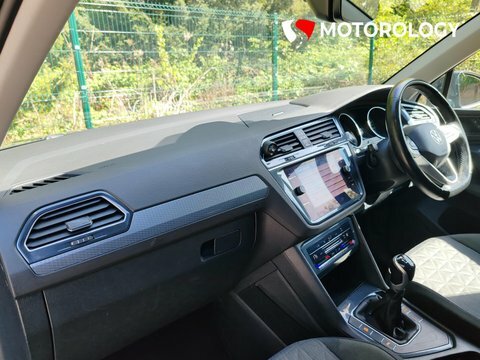 Volkswagen Tiguan 1.5 Tsi Life FV21NZP Grey #6