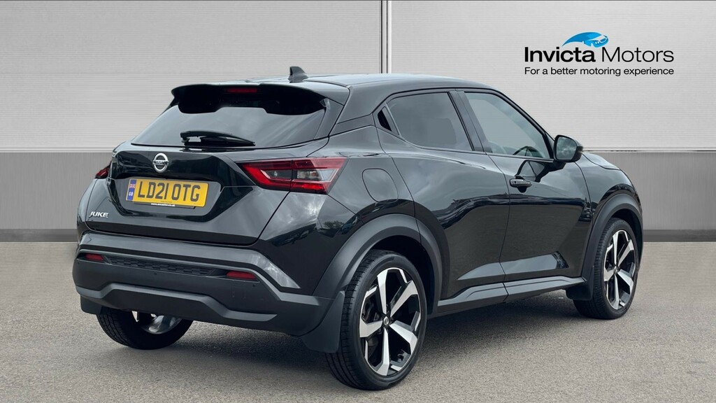Nissan Juke Tekna Black #3