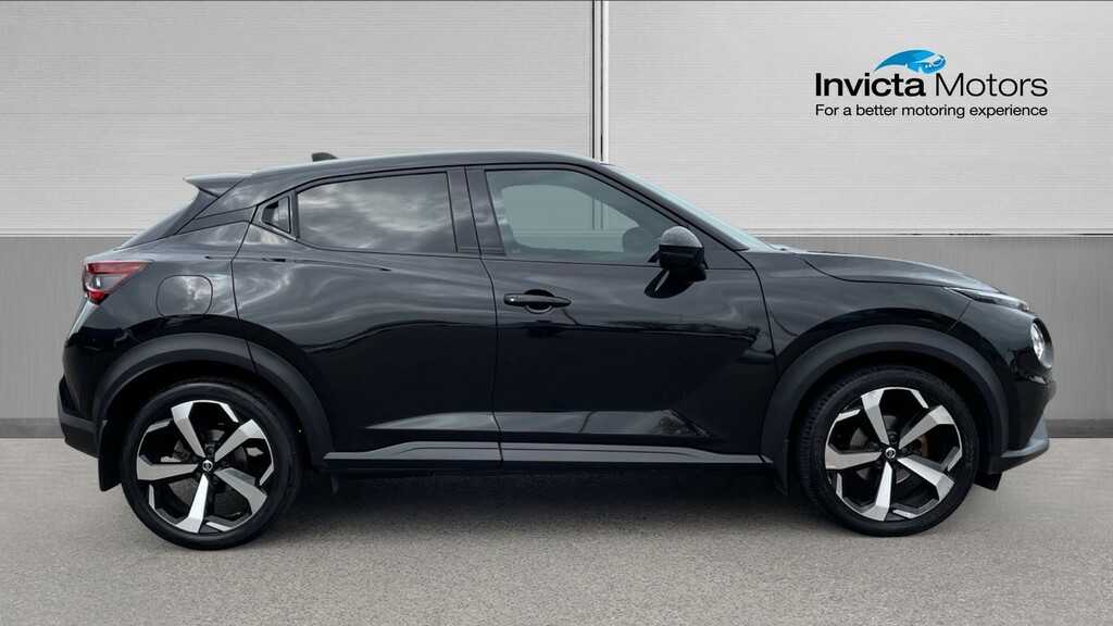 Nissan Juke Tekna Black #2