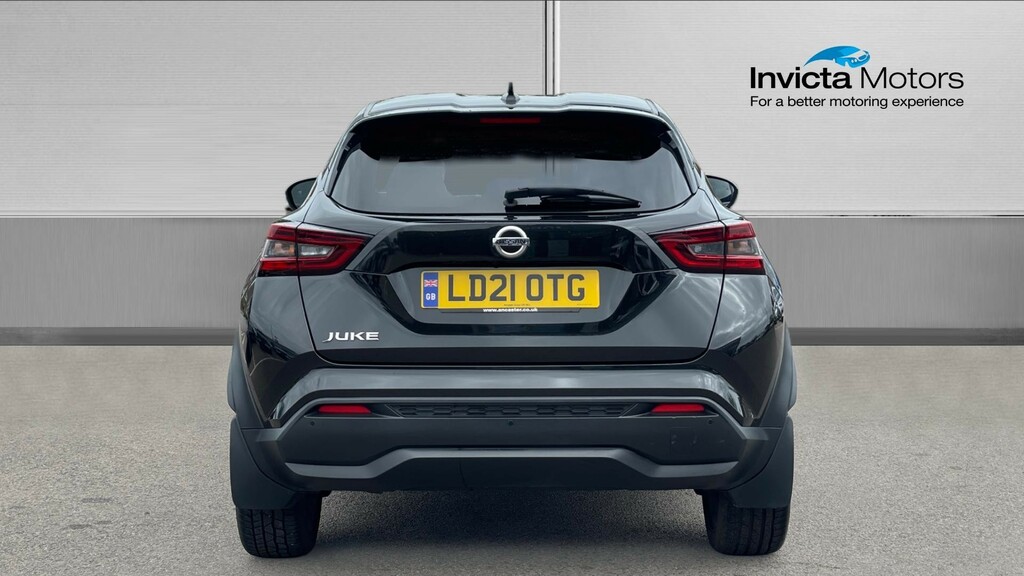 Nissan Juke Tekna Black #4