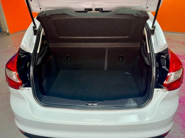 Ford Focus 1.6 Tdci Zetec Hatchback Euro 5 GL14AYU White #6