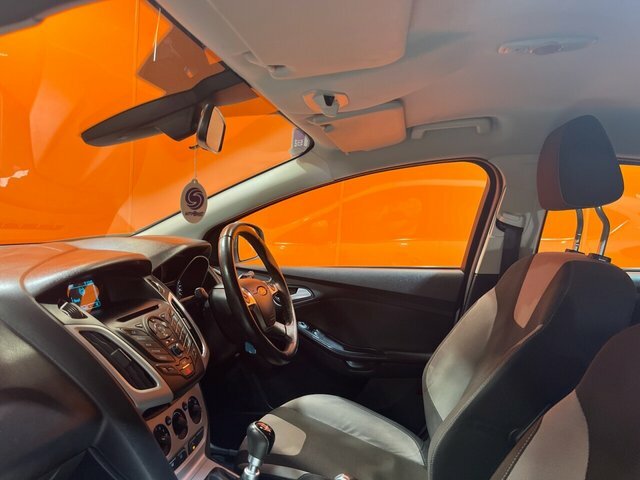 Ford Focus 1.6 Tdci Zetec Hatchback Euro 5 GL14AYU White #3