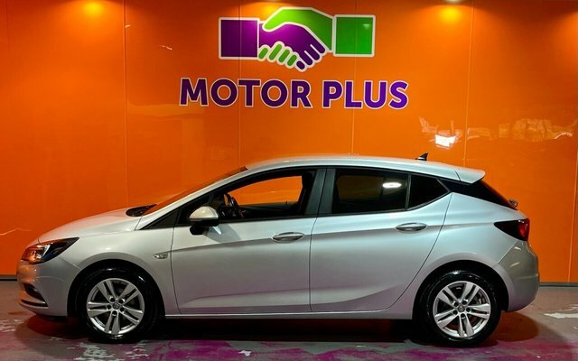 Vauxhall Astra 1.6 Cdti Ecotec Blueinjection Tech Line Nav Hatchb DX18WUG Silver #2