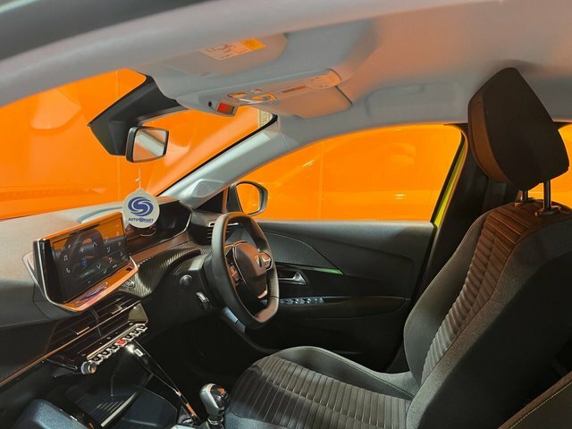 Peugeot 208 1.2 Puretech Active Hatchback Eu HD73NGJ Yellow #4