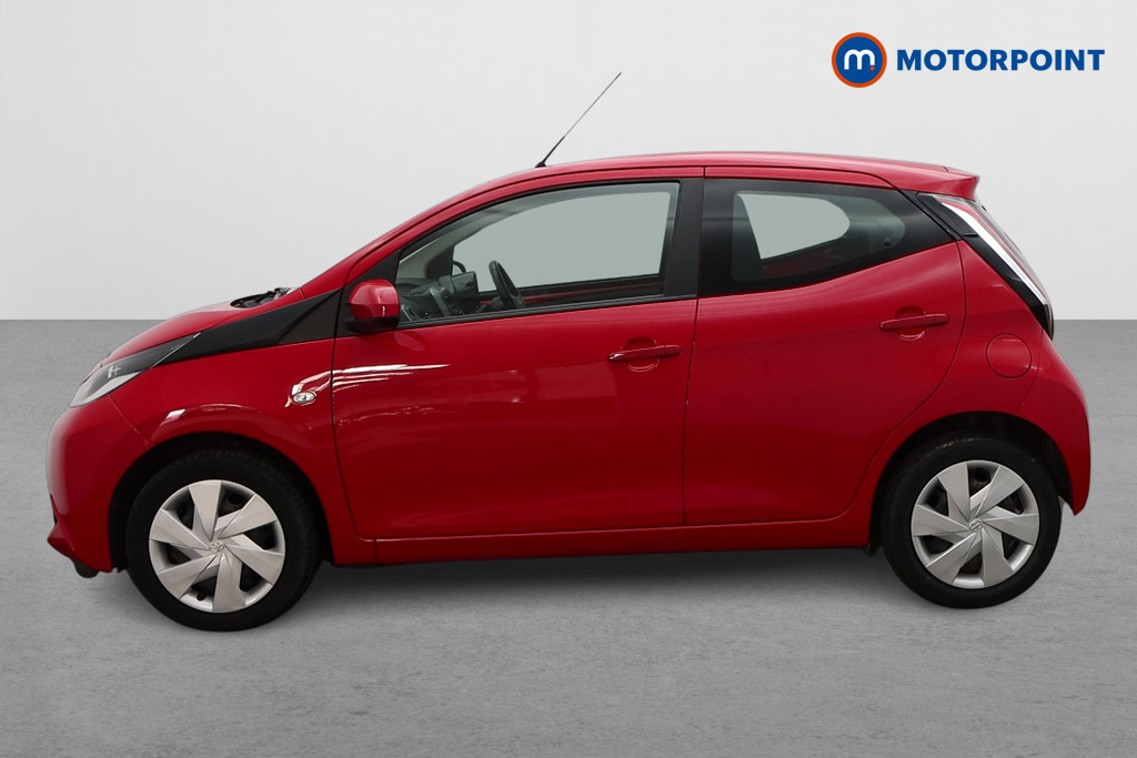 Toyota Aygo 1.0 Vvt-i X-play X-shift Red #4