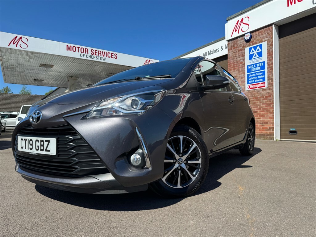 Toyota Yaris Vvt-i Icon Tech CT19GBZ  #2