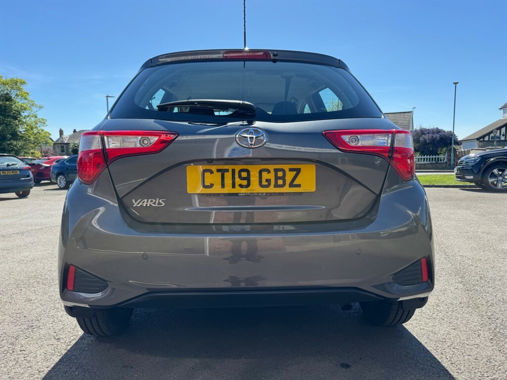 Toyota Yaris Vvt-i Icon Tech CT19GBZ  #4
