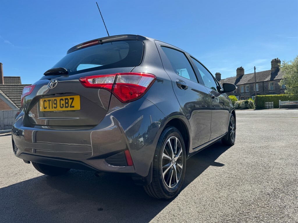 Toyota Yaris Vvt-i Icon Tech CT19GBZ  #5