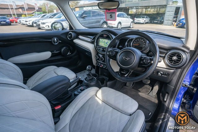 Mini Hatch 2020 1.5 Cooper Exclusive Hatchback Man CP69KAE Blue #2