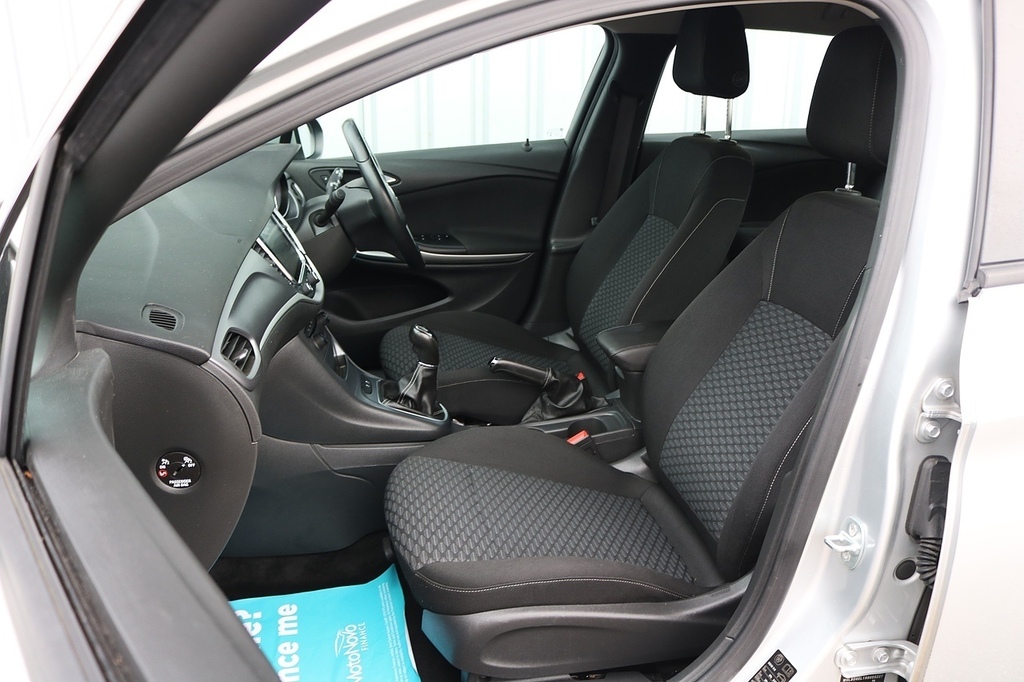 Vauxhall Astra Cdti Blueinjection Design YN66HYK Silver #6