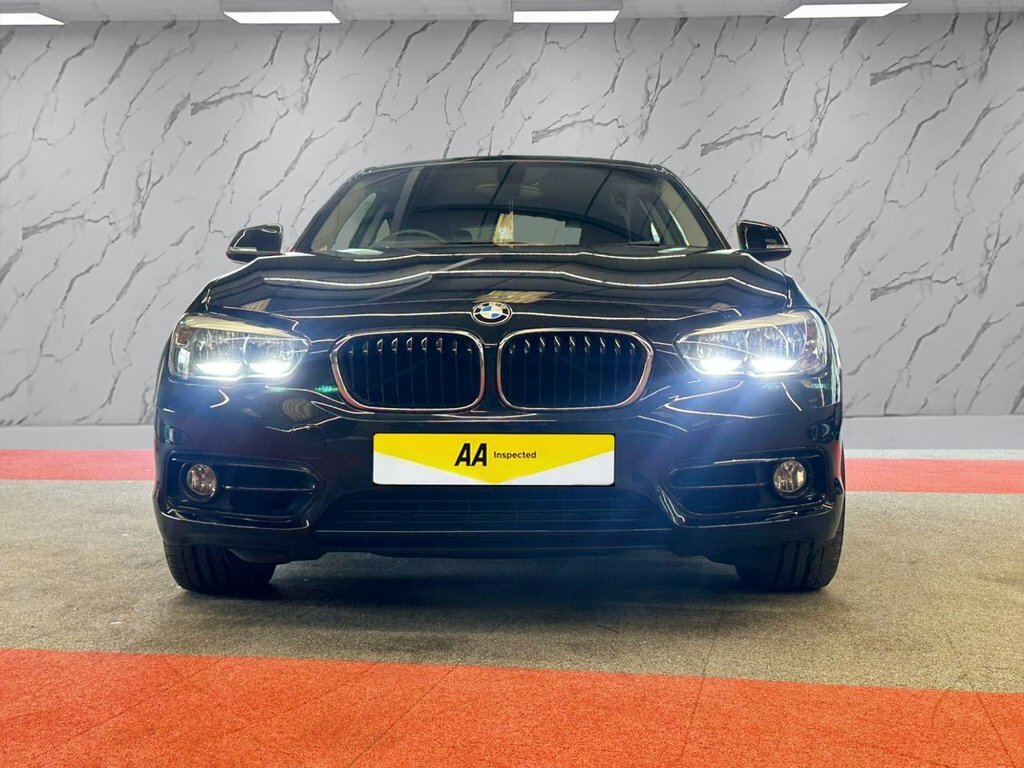 BMW 1 Series 2L Sport Black #2