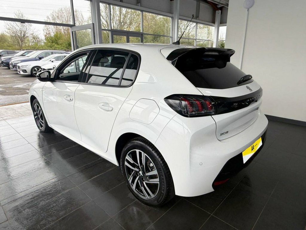Peugeot 208 1.2L Allure Premium FD73MYW White #6