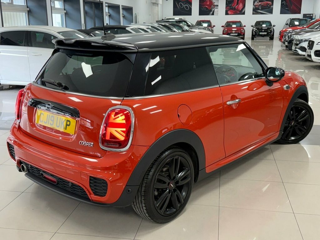Mini Hatch 1.5L Cooper Sport CJ19UKP Orange #2